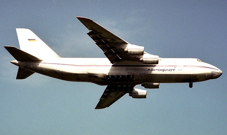 Самолет Ан-124  Кликни по фотографии, 
чтобы увеличить до размера 1024 х 683.
Click to picture for enlarge before size 1024 x 683.