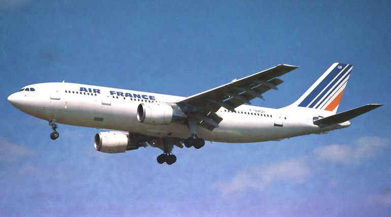 Самолет A300  Кликни по фотографии, 
чтобы увеличить до размера 1024 х 683.
Click to picture for enlarge before size 1024 x 683.
