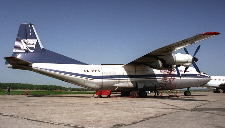 Самолет Ан-12  Кликни по фотографии, 
чтобы увеличить до размера 1024 х 683.
Click to picture for enlarge before size 1024 x 683.