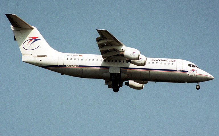 Самолет RJ100  Кликни по фотографии, 
чтобы увеличить до размера 1024 х 683.
Click to picture for enlarge before size 1024 x 683.