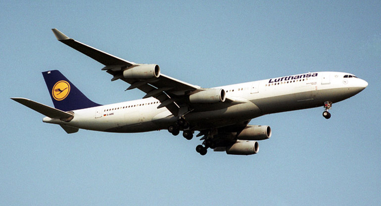 Самолет A340-200  Кликни по фотографии, 
чтобы увеличить до размера 1024 х 683.
Click to picture for enlarge before size 1024 x 683.