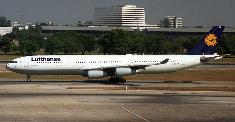 Самолет A340-300  Кликни по фотографии, 
чтобы увеличить до размера 1024 х 683.
Click to picture for enlarge before size 1024 x 683.