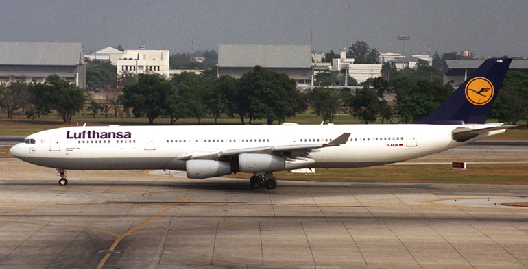 Самолет A340-300  Кликни по фотографии, 
чтобы увеличить до размера 1024 х 683.
Click to picture for enlarge before size 1024 x 683.