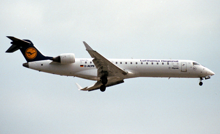 Самолет RJ700 Canadair Кликни по фотографии, 
чтобы увеличить до размера 1024 х 683.
Click to picture for enlarge before size 1024 x 683.