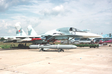Самолет Су-32ФН