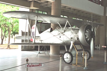 Самолет P-12-E