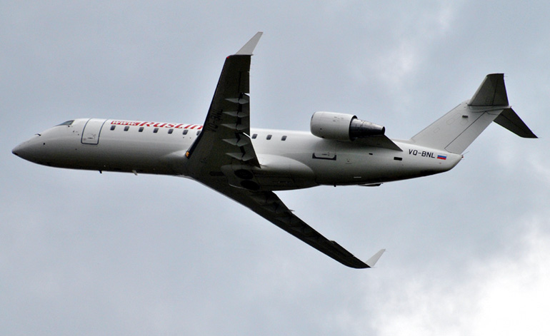 Самолет CRJ-100