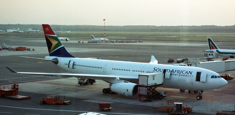 Самолет A330-200  Кликни по фотографии, 
чтобы увеличить до размера 1024 х 683.
Click to picture for enlarge before size 1024 x 683.