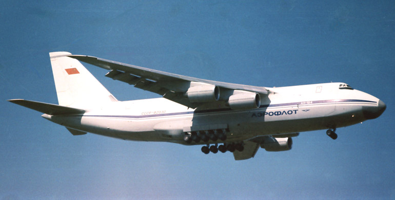 Самолет Ан-124  Кликни по фотографии, 
чтобы увеличить до размера 1024 х 683.
Click to picture for enlarge before size 1024 x 683.