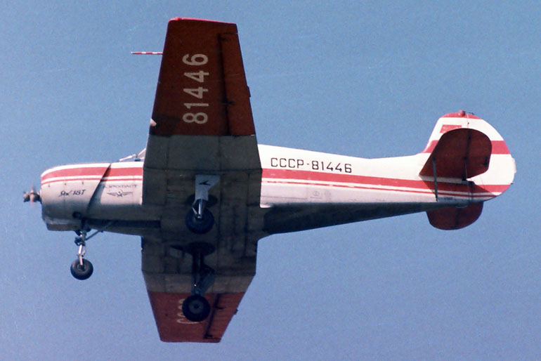 Самолет Як-18Т  Кликни по фотографии, 
чтобы увеличить до размера 1024 х 683.
Click to picture for enlarge before size 1024 x 683.