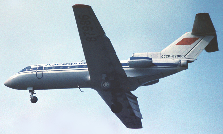 Самолет Як-40  Кликни по фотографии, 
чтобы увеличить до размера 1024 х 683.
Click to picture for enlarge before size 1024 x 683.