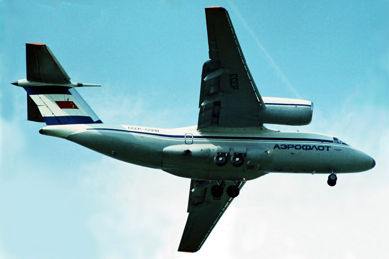 Самолет Ан-72  Кликни по фотографии, 
чтобы увеличить до размера 1024 х 683.
Click to picture for enlarge before size 1024 x 683.