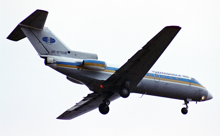 Самолет Як-40  Кликни по фотографии, 
чтобы увеличить до размера 1024 х 683.
Click to picture for enlarge before size 1024 x 683.